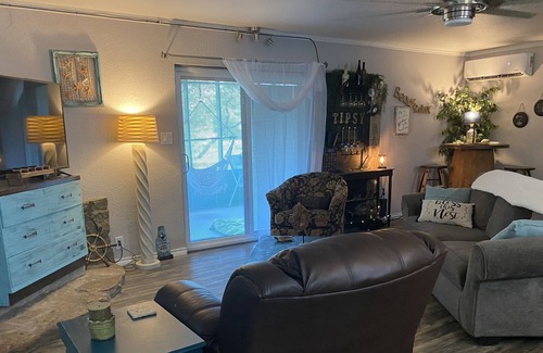 Rockport Cottage | Cozy Coastal Cottage in Holiday Beach only minutes from everything
