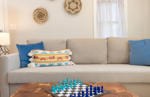 Beverly Cottage | Cozy Coastal Cottage! The Perfect Getaway!