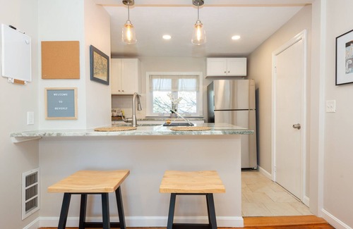 Beverly Cottage | Cozy Coastal Cottage! The Perfect Getaway!