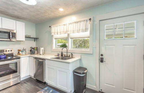 Eastpoint House | Cozy coastal Cottage