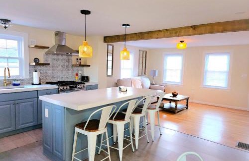 New London House | Cozy Coastal Cottage