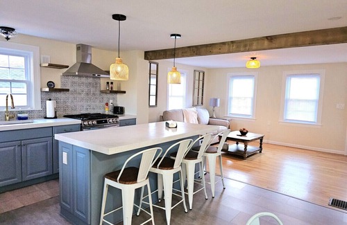 New London House | Cozy Coastal Cottage.