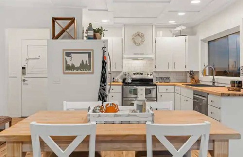 Tokeland Cabin | Cozy Coastal Getaway Panoramic Ocean Views
