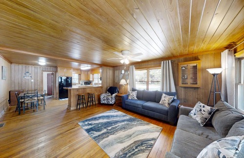 Murrells Inlet House | Cozy coastal home with a porch, washer/dryer, and central AC - prime location