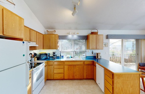 Cape Meares House | Cozy coastal home w/deck, ocean views & firepit - 4 blocks to beach