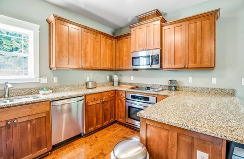 Rockaway Beach House | Cozy coastal retreat with deck, grill, firepit, and WiFi - walk to beach
