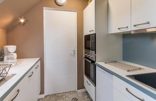 Batz-sur-Mer Cottage | Cozy Coastal Retreat: 500m from Beach, Spacious Terrace, Free Parking, Wi-Fi, and Baby Amenities