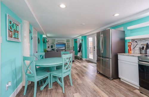 Holiday Beach House | Cozy coastal home with washer/dryer, Wifi, and close to beach