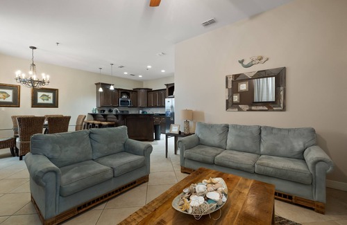 South Padre Island Condo | Cozy Coastal Condo with Pool - 1/2 Block to Beach!