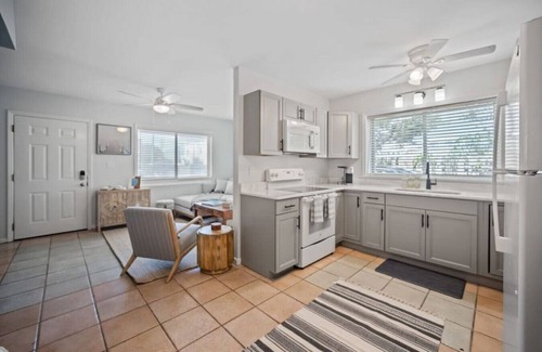 Wrightsville Beach Condo | Cozy Coastal Getaway - Steps to Beach