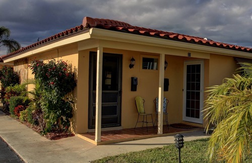 Dunedin Villa | Cozy Coastal Villa - Close To Beaches, Parks, Shops, Walking & Bike Trails