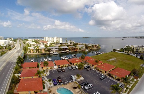 Dunedin Villa | Cozy Coastal Villa - Close To Beaches, Parks, Shops, Walking & Bike Trails