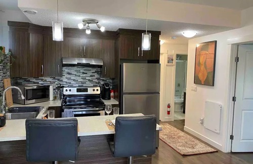 Cochrane House | Cozy Cochrane Den - 50 mins to Banffnn