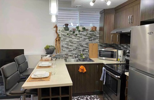 Cochrane House | Cozy Cochrane Den - 50 mins to Banffnn