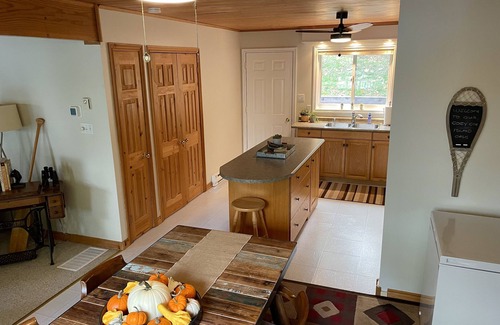 Faraday Cottage | Cozy Coe Island Oasis