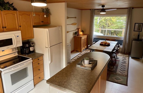 Faraday Cottage | Cozy Coe Island Oasis