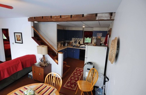 Walden House | Cozy Coles Pond Cottage