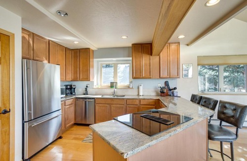 Edwards House | Cozy Colorado Retreat with Deck, Grill and Pool Access
