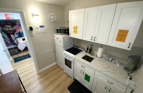 Wynwood Art District Apartment | Cozy & Colorful Miami Art Canvas w/HotTub & Murals
