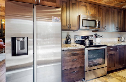 River Forest Acres Cabin | Cozy & colorful retreat with a deck, grill, wood stove, board games, W/D, & AC