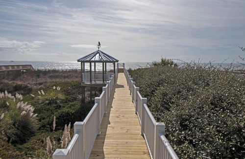 Ocean Isle Beach Cottage | Cozy, Colorful, Coastal Cottage - Oceanfront 5 bedroom home