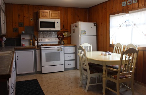 White Sulphur Springs House | Cozy & comfortable little 2-bedroom home in White Sulphur Springs. n