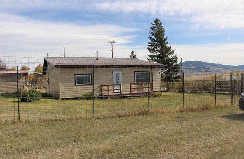 White Sulphur Springs House | Cozy & comfortable little 2-bedroom home in White Sulphur Springs. n