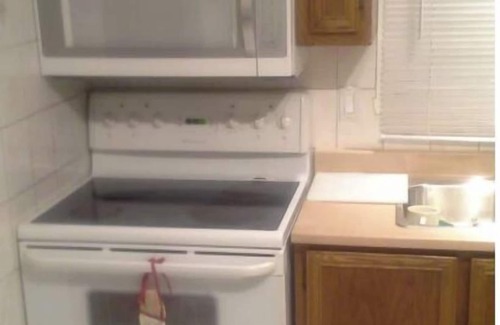 Dollard-des-Ormeaux House | Cozy comfort with free private parkingn