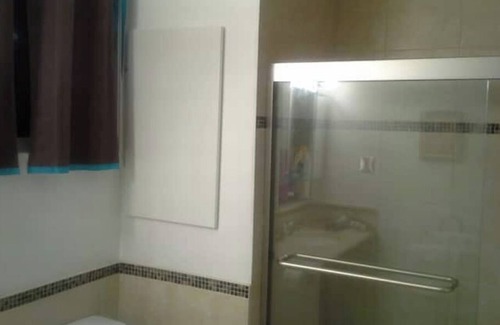 Dollard-des-Ormeaux House | Cozy comfort with free private parkingn