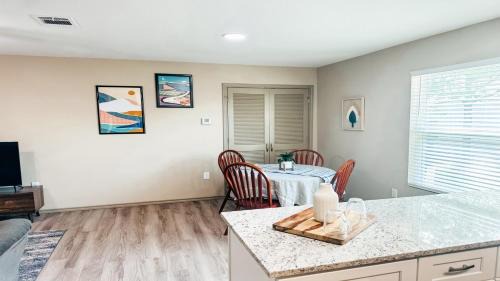Texas City Apartment | Cozy Comfort 1BR - Renovated, Private, Pet Welcome