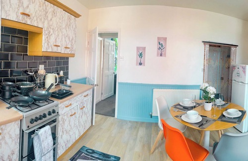 Beeston House | COZY COMFORT:BEAUTIFULLY UPDATED 2-BEDROOM HOME IN FAMILY-FRIENDLY NEIGHBORHOOD