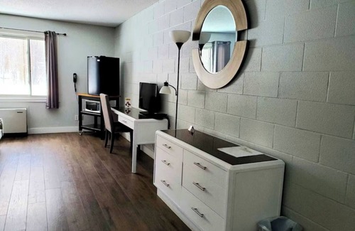 Wiarton Apartment | Cozy Comfort Double Room 08– Peninsula Motel, Minutes from Wiarton Waterfront