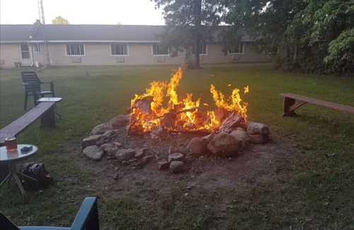 Wiarton Apartment | Cozy Comfort Double Room 08– Peninsula Motel, Minutes from Wiarton Waterfront