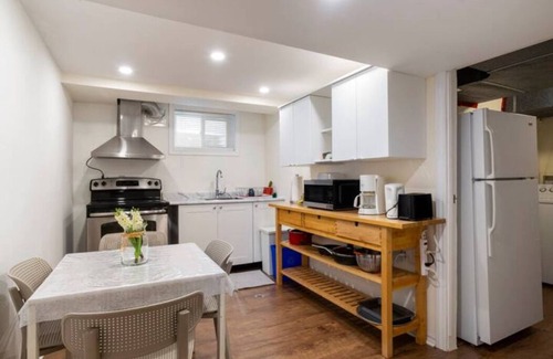 Richmond Hill Apartment | Cozy comfort unit in Richmond Hill. Your home away from home!