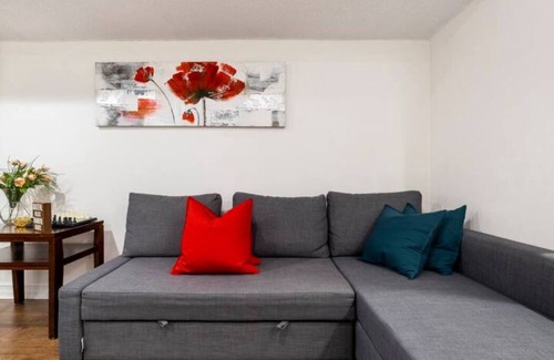 Richmond Hill Apartment | Cozy comfort unit in Richmond Hill. Your home away from home!