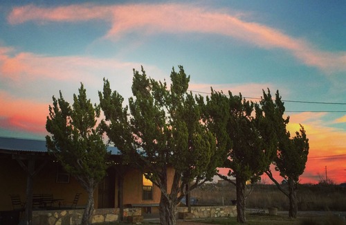 Marathon House | Cozy, Comfortable authentic adobe house with Mountain Views in Big Bend Country!