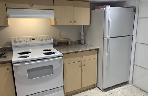 Earlscourt Apartment | cozy comfortable basement apartment