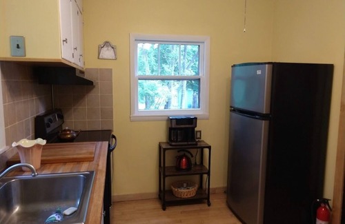 Amery House | Cozy, comfortable bungalow for your visit to Amery.