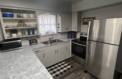 Gordonville Cabin | Cozy & Comfortable - close to Lake Texoma (plus 40 amp RV HookUp)
