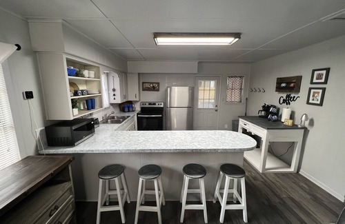 Gordonville Cabin | Cozy & Comfortable - close to Lake Texoma (plus 40 amp RV HookUp)