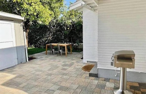 Atwater Village Apartment | Cozy, comfortable home Away