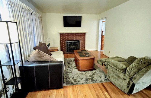 Roanoke House | COZY COMFORTABLE HOME FOR TRAVEL PROFESSIONALS