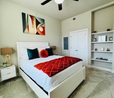 Dallas Apartment | Cozy & Comfortable ! In The Heart Of Dallas