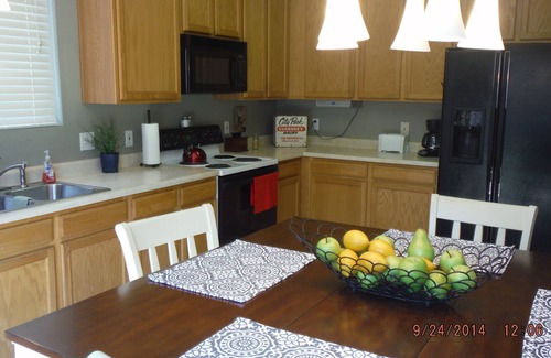 Sunnyheights House | Cozy, Comfortable Perfect for Family, Lady's Retreat, or Business Rental !