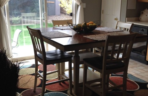 Sunnyheights House | Cozy, Comfortable Perfect for Family, Lady's Retreat, or Business Rental !