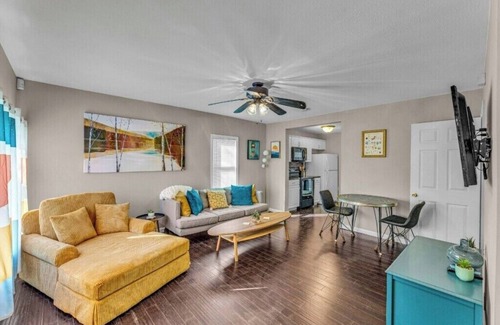 Greater Auburndale House | Cozy Comfortable Single Home Located Near Topeka's Hospitalsn