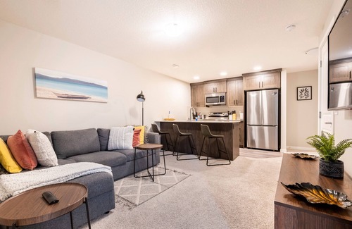 Sage Hill House | Cozy & Comfortable two bedroom guest suite with free parking