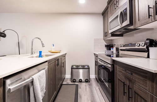 Sage Hill House | Cozy & Comfortable two bedroom guest suite with free parking