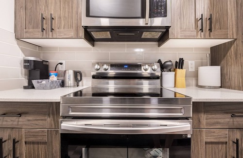 Sage Hill House | Cozy & Comfortable two bedroom guest suite with free parking