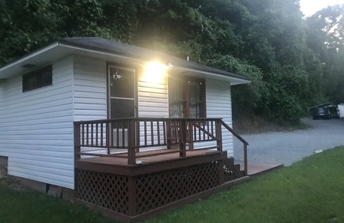 Dayton House | Cozy, comfy, cottage. You’ll love it.